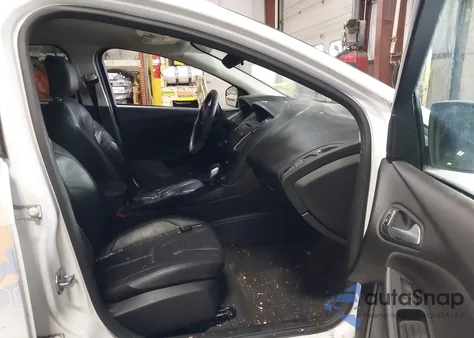 2016 Ford Focus Se z USA, uszkodzony, nr VIN 1FADP3K2XGL311446